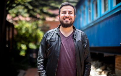 Egresados: Sebastián Payán gana beca ICFJ para ampliar su proyecto sobre podcasts